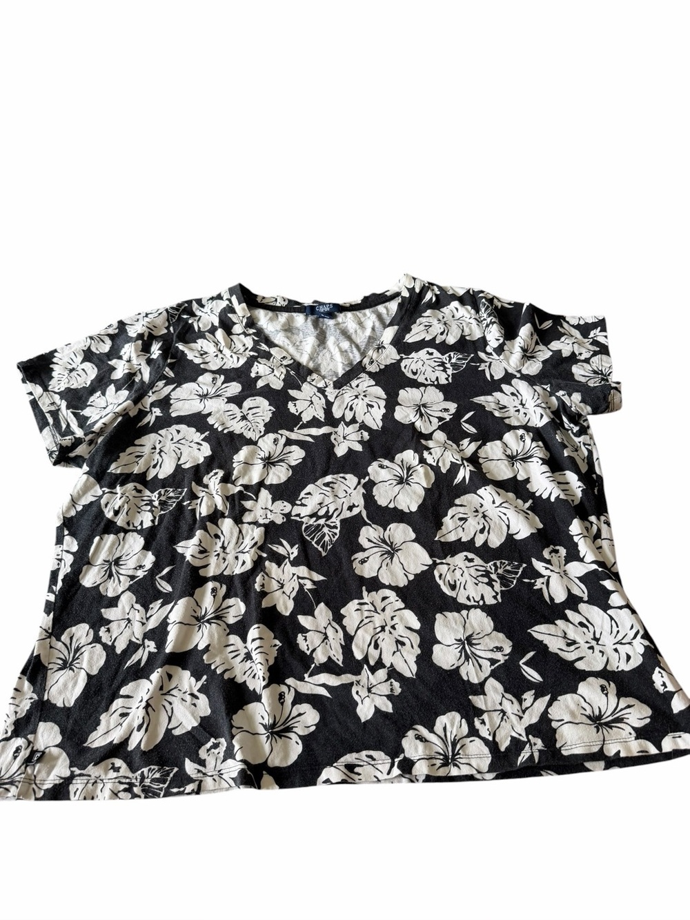 Chaps Black & White Floral V-Neck Women's Top